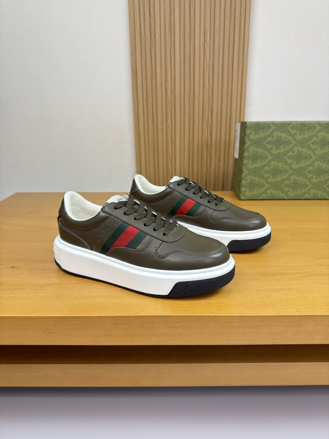 구찌(GUCCI) 나파 레더 시그니처 웹 스니커즈 (프리미엄) 신발