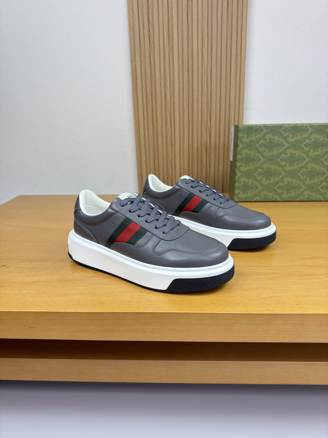 구찌(GUCCI) 나파 레더 시그니처 웹 스니커즈 (프리미엄) 신발