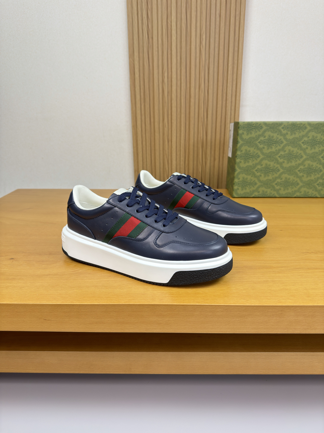 구찌(GUCCI) 나파 레더 시그니처 웹 스니커즈 (프리미엄) 신발