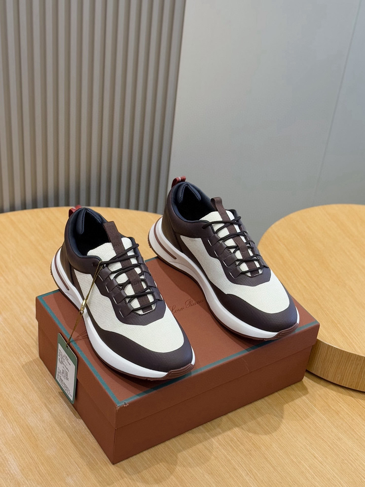 로로 피아나(Loro Piana) 위크엔드 워크(Week End Walk) 남성 스니커즈 신발