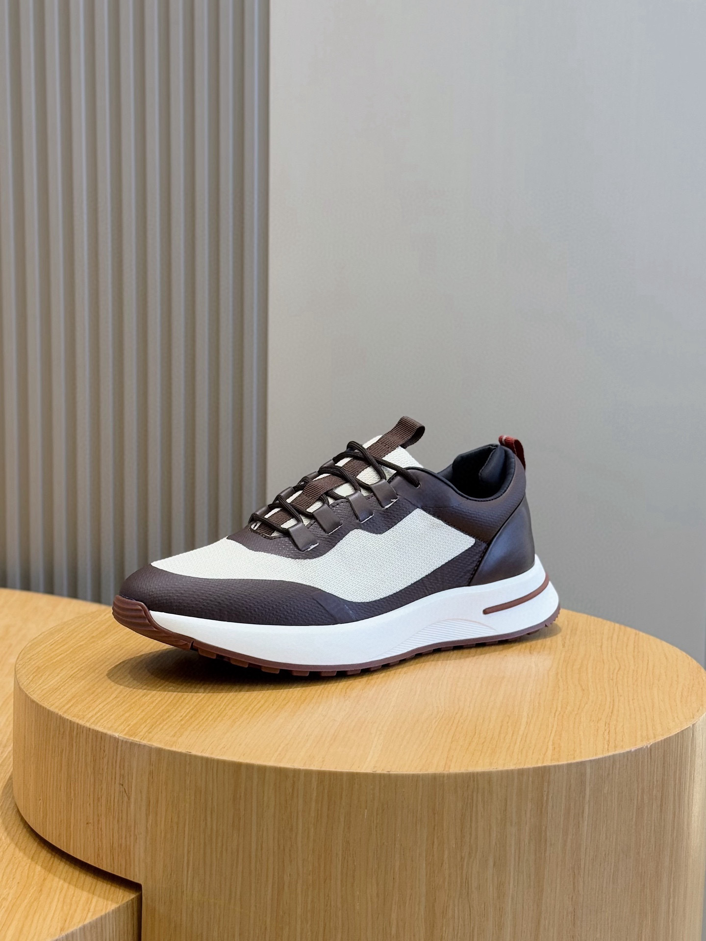 로로 피아나(Loro Piana) 위크엔드 워크(Week End Walk) 남성 스니커즈 신발