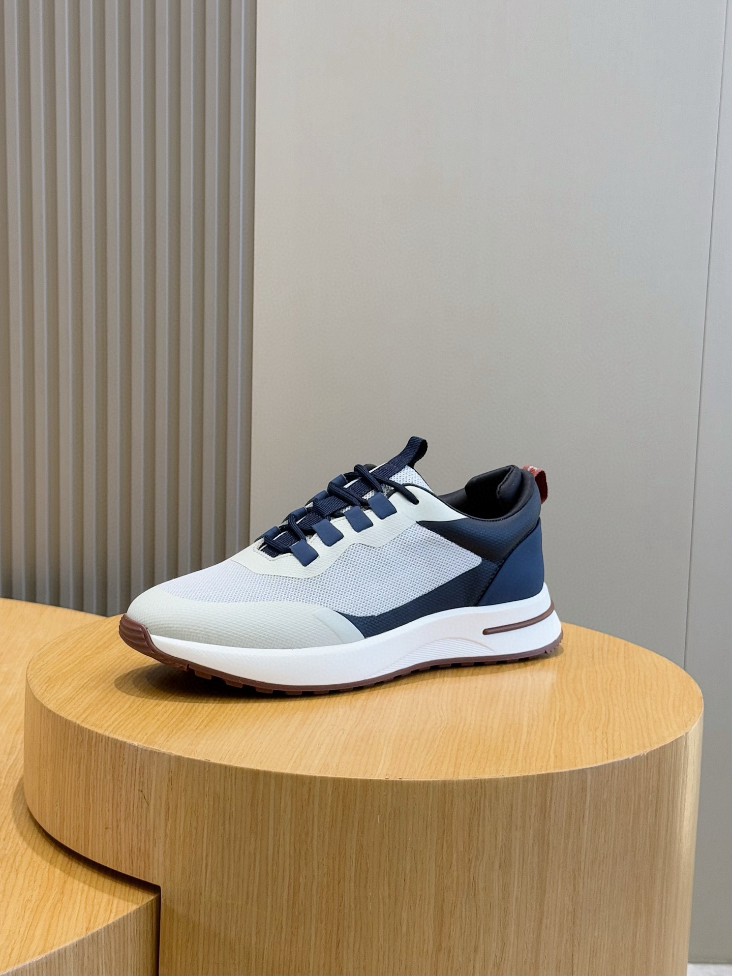 로로 피아나(Loro Piana) 위크엔드 워크(Week End Walk) 남성 스니커즈 신발