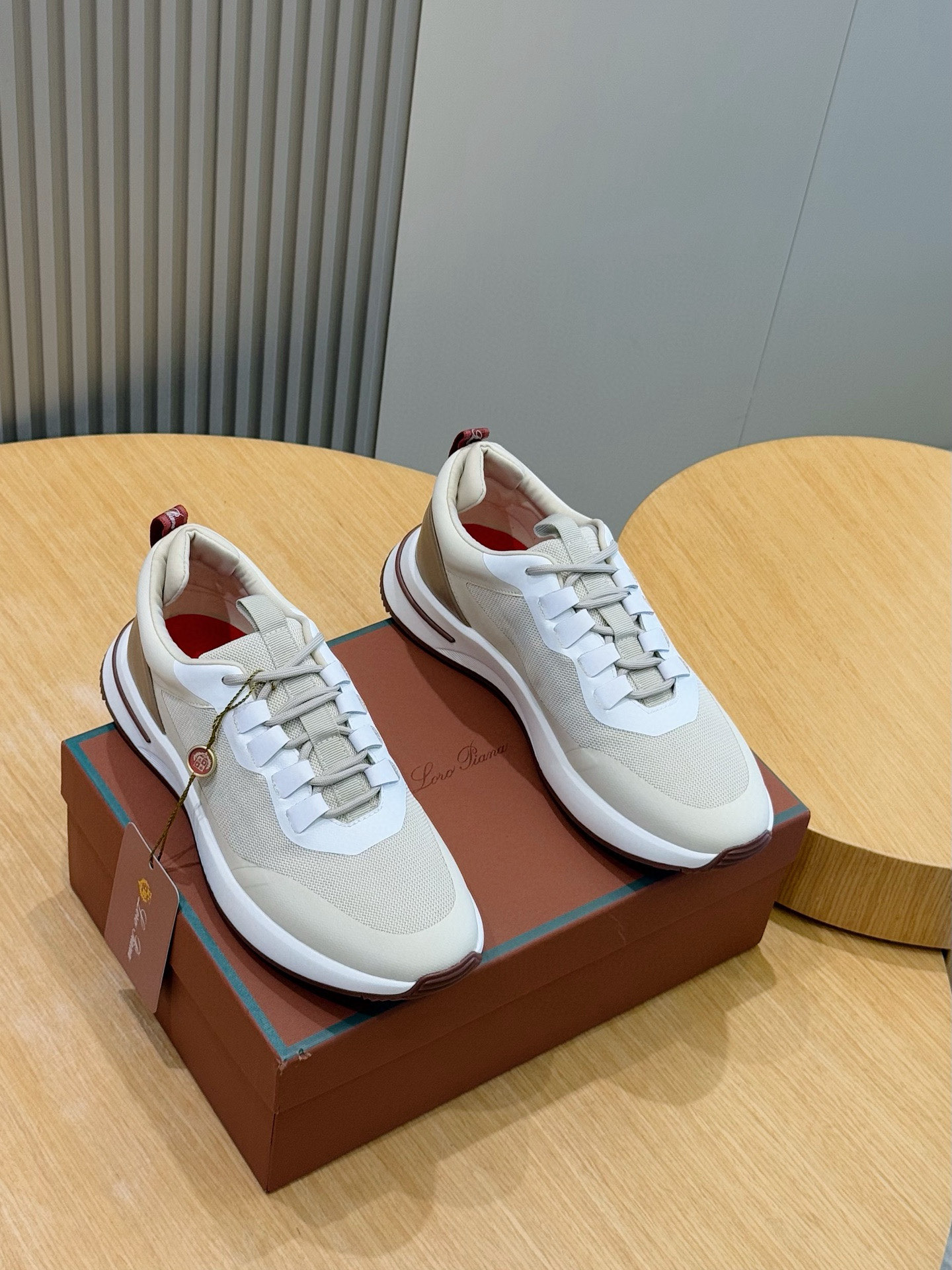 로로 피아나(Loro Piana) 위크엔드 워크(Week End Walk) 남성 스니커즈 신발