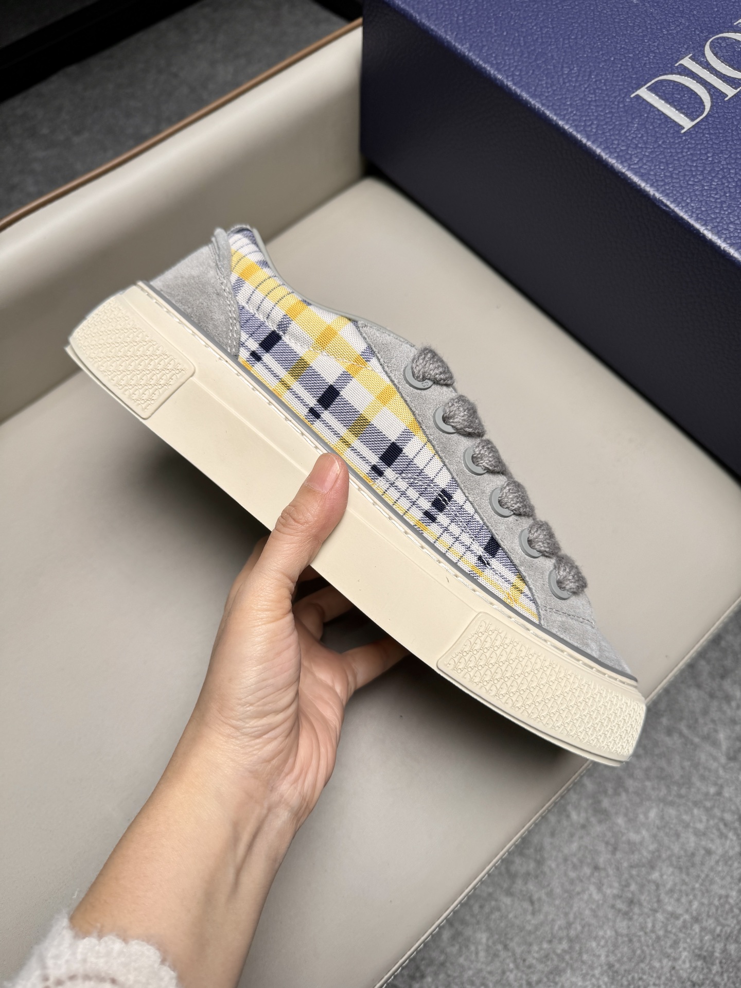 디올(Dior) CD 다이아몬드 스웨이드 스니커즈 신발