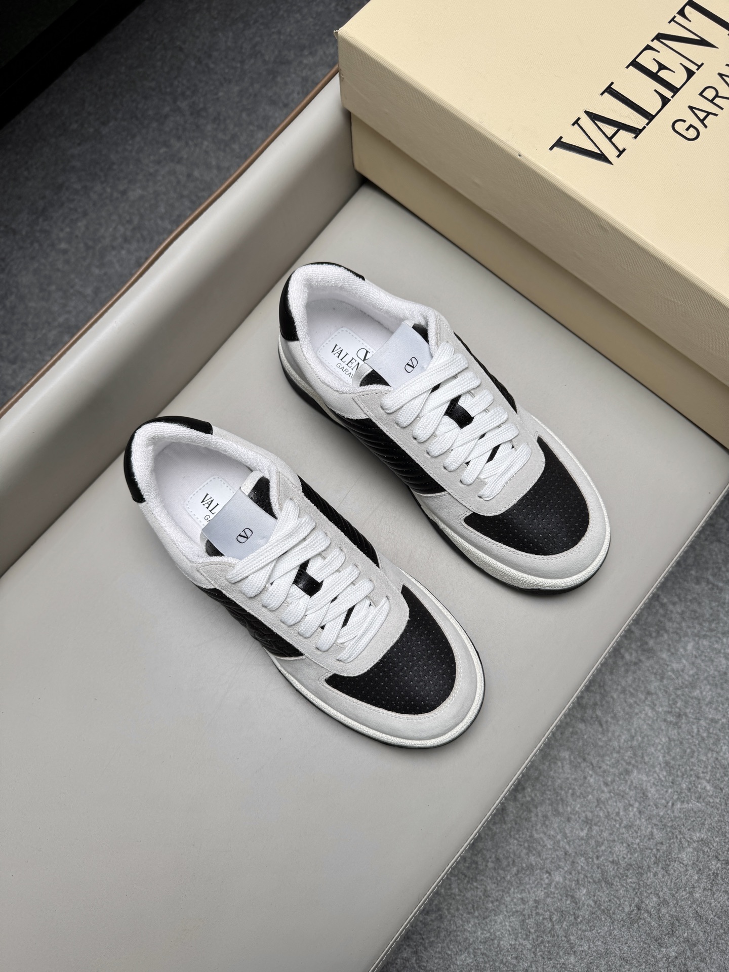 발렌티노(Valentino) 뉴 커플 스니커즈 신발