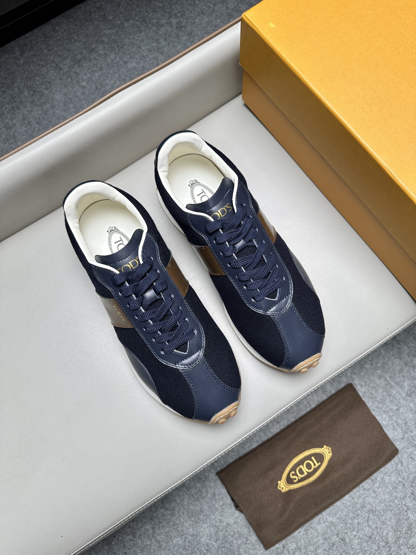 토즈(Tods) 레더 & 트위드 믹스 스니커즈 신발