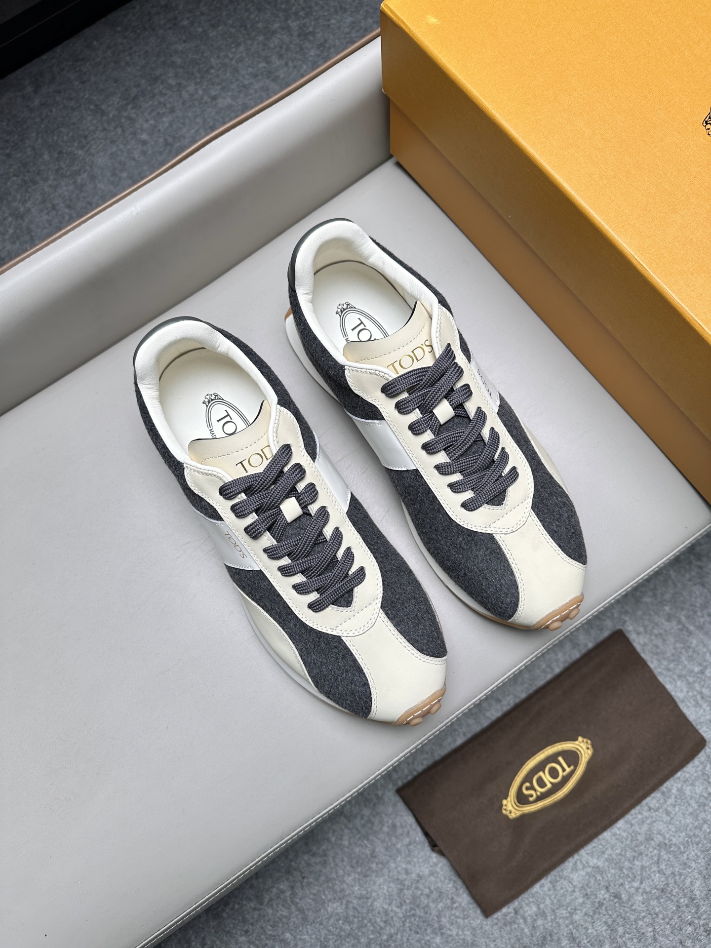 토즈(Tods) 레더 & 트위드 믹스 스니커즈 신발