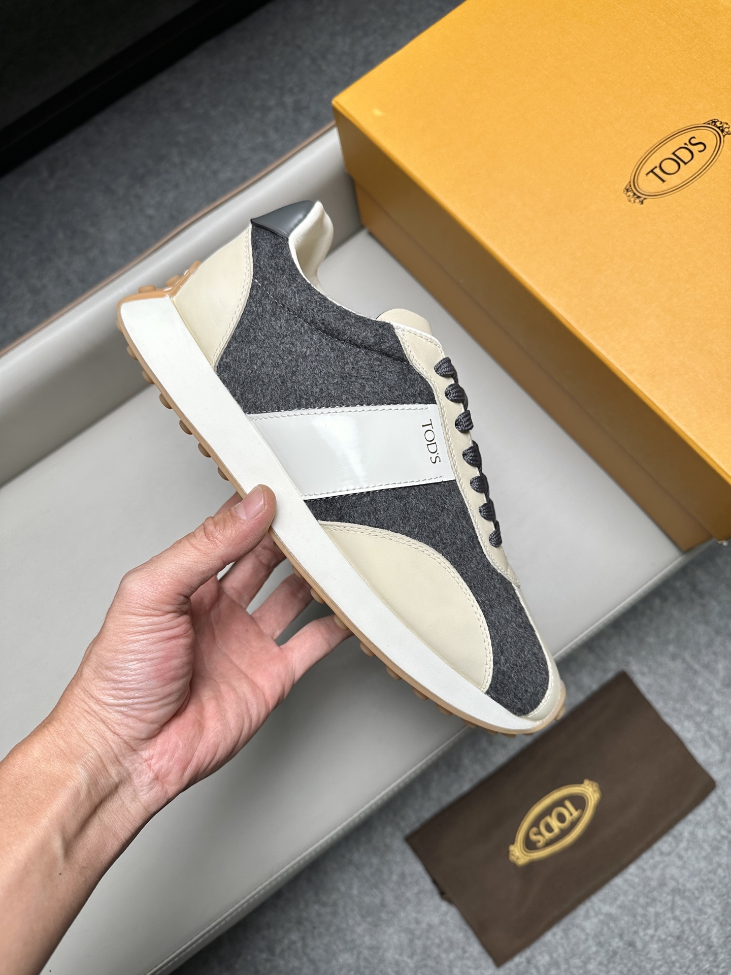 토즈(Tods) 레더 & 트위드 믹스 스니커즈 신발