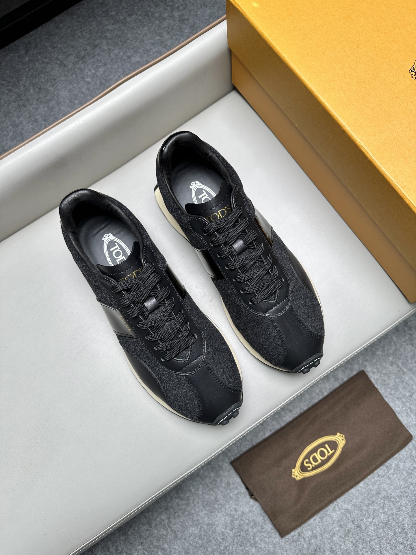 토즈(Tods) 레더 & 트위드 믹스 스니커즈 신발