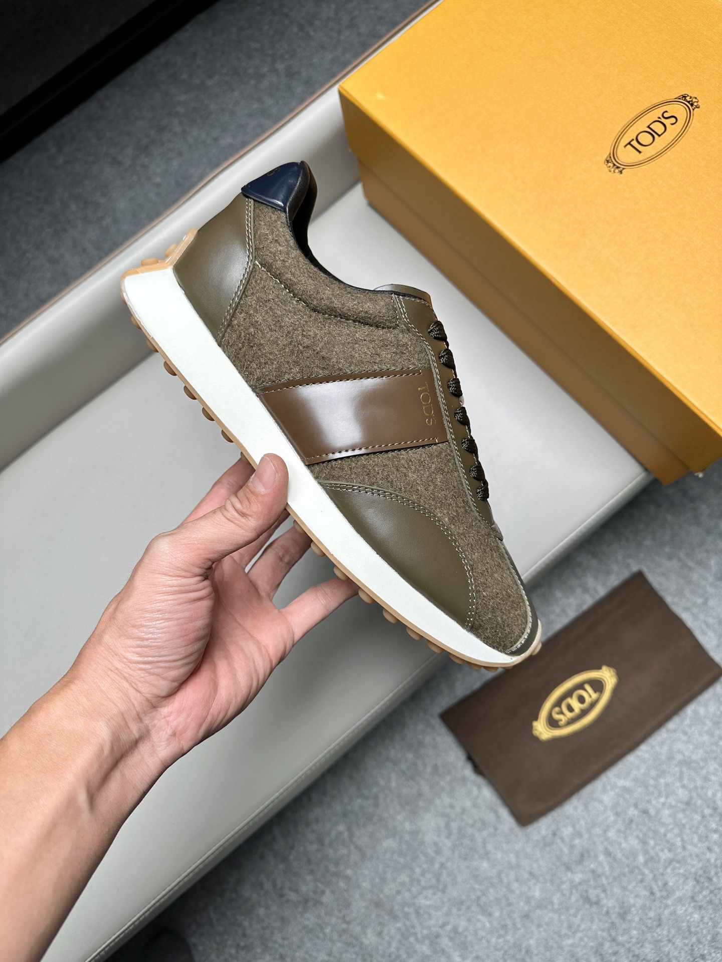 토즈(Tods) 레더 & 트위드 믹스 스니커즈 신발