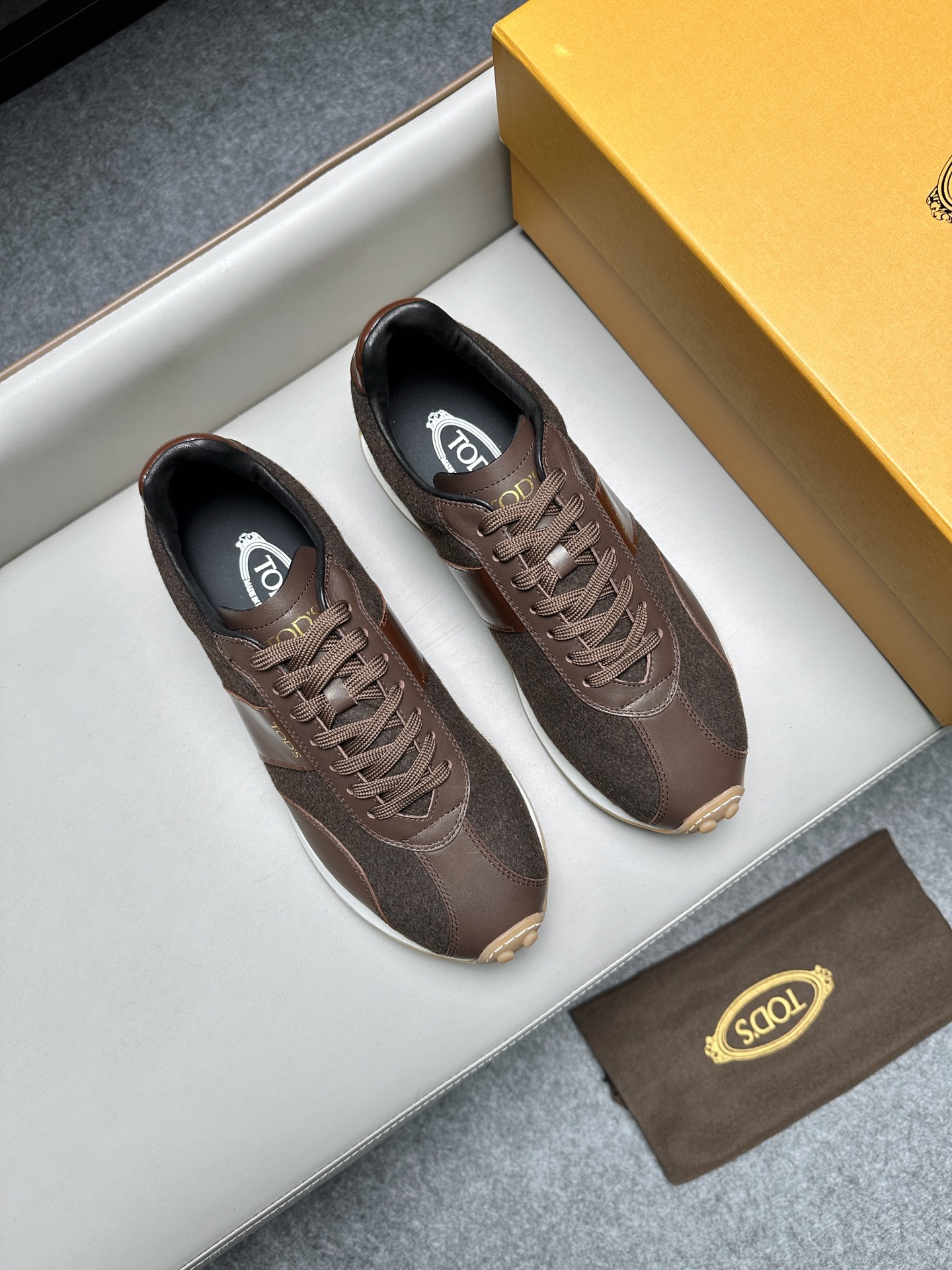 토즈(Tods) 레더 & 트위드 믹스 스니커즈 신발