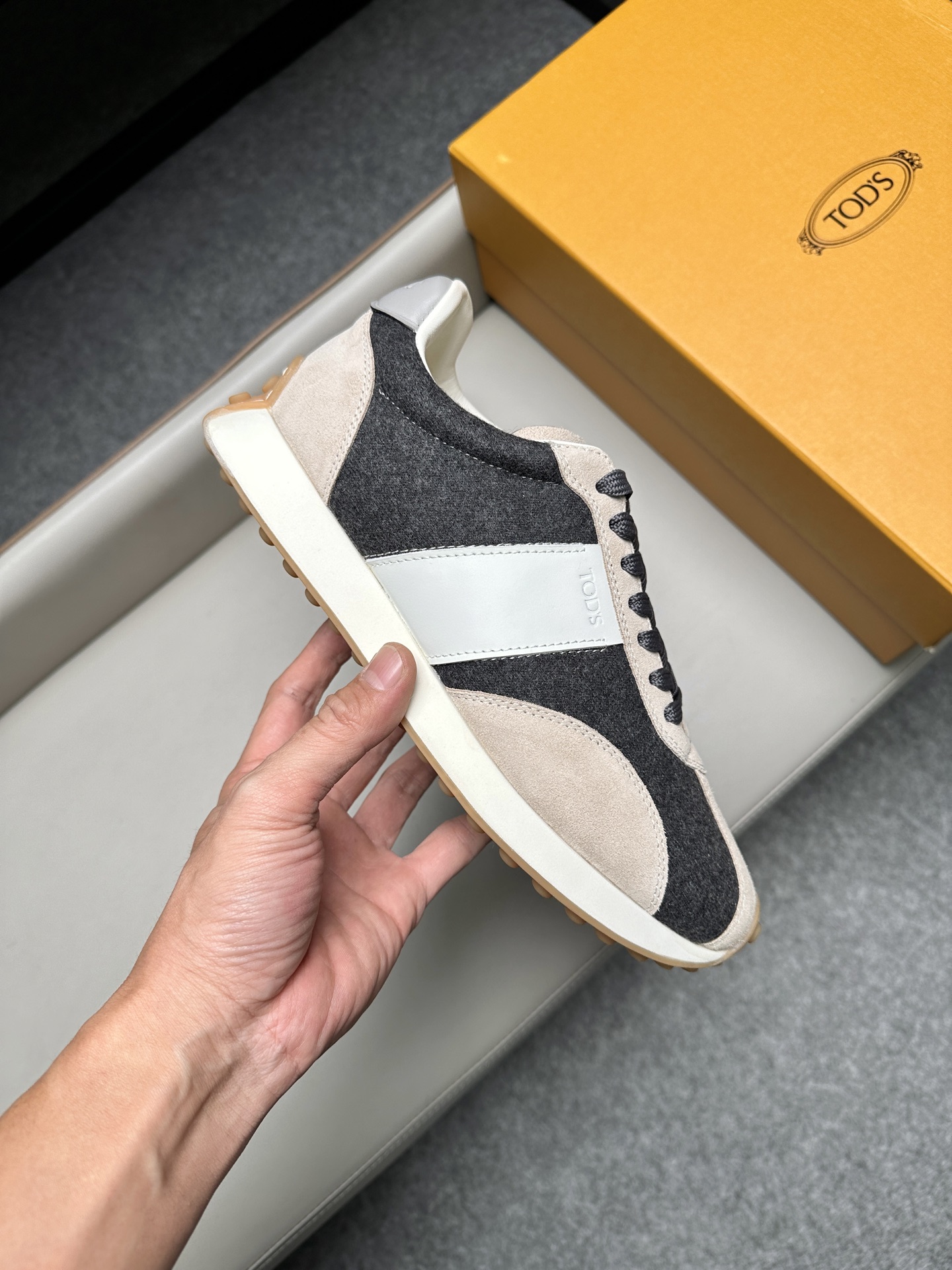 토즈(Tods) 레더 & 트위드 믹스 스니커즈 신발