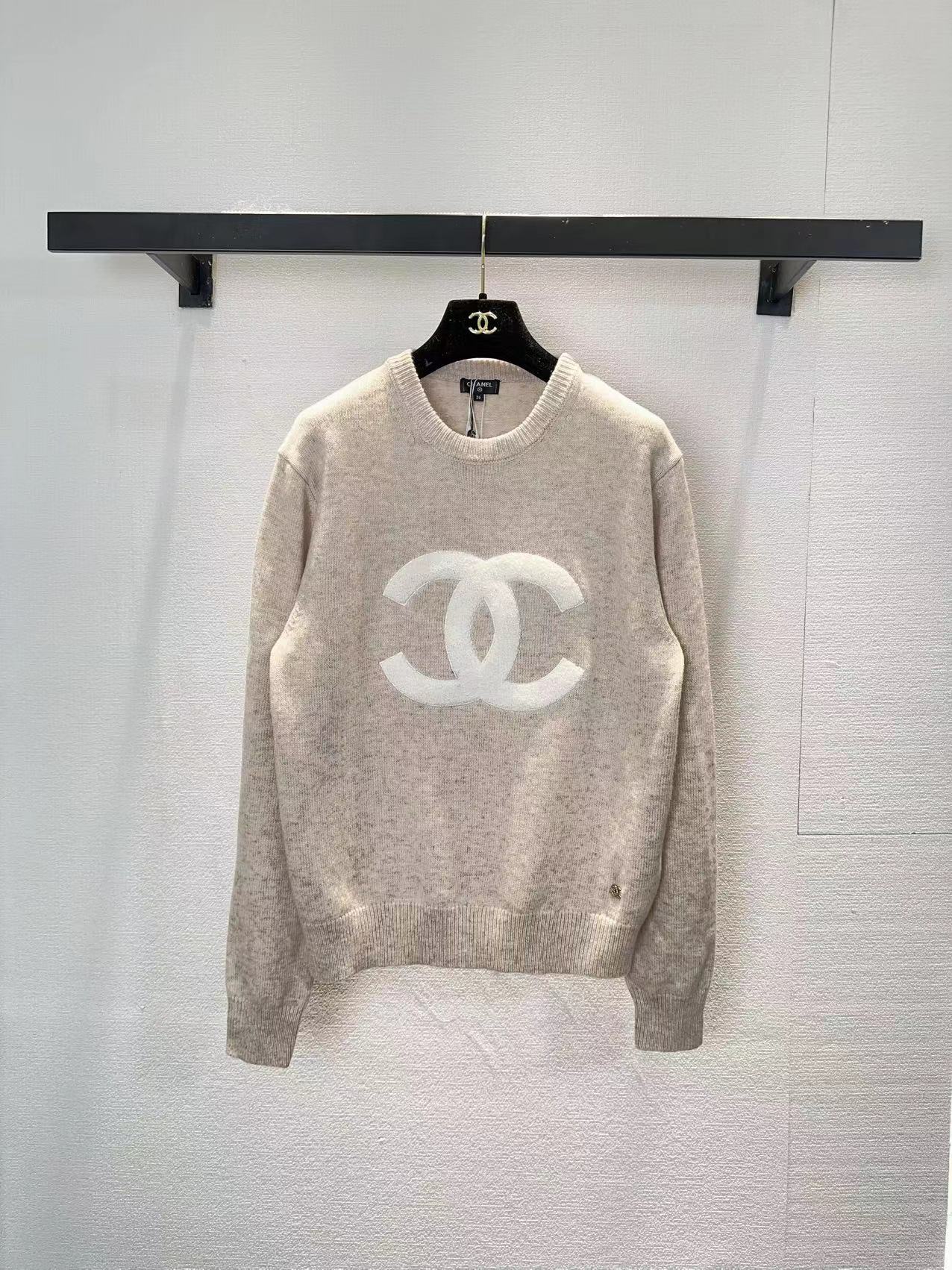 샤넬(CHANEL) 로고 라운드 롱 슬리브 긴팔 니트 의류