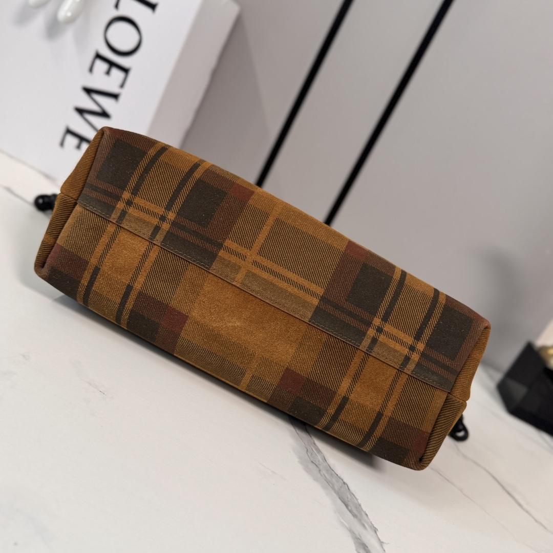 로에베(Loewe) 미디엄 체크 스웨이드 Flamenco Purse 플라멩코 퍼스 가방