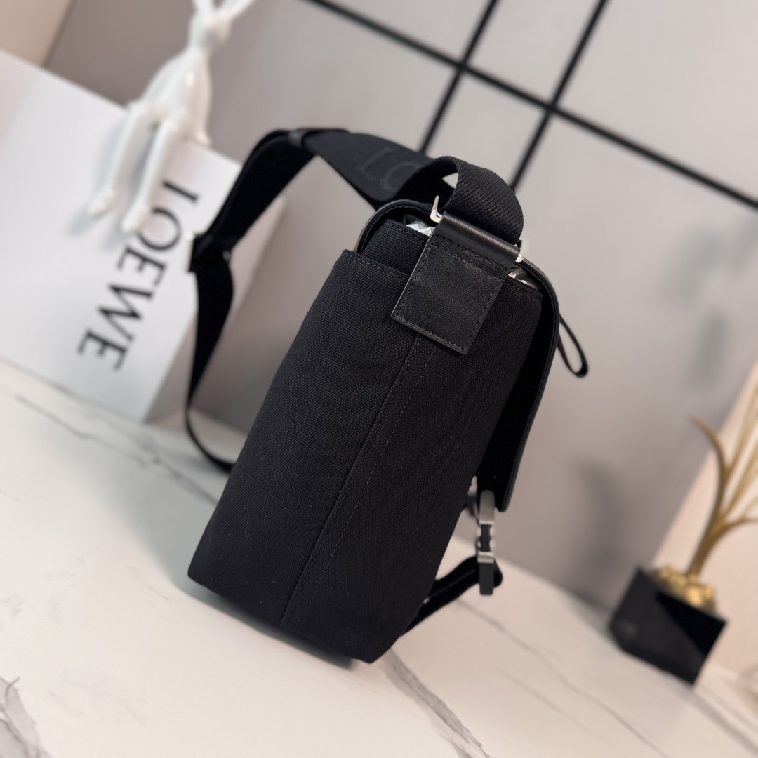 로에베(Loewe) 미디엄 캔버스 & 스웨이드 렉스(Flex) 메신저백 크로스백 가방