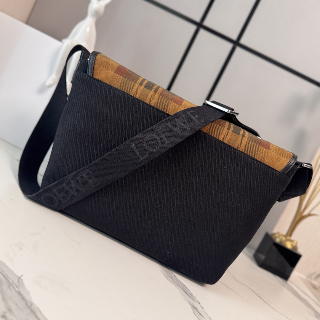 로에베(Loewe) 미디엄 캔버스 & 스웨이드 렉스(Flex) 메신저백 크로스백 가방