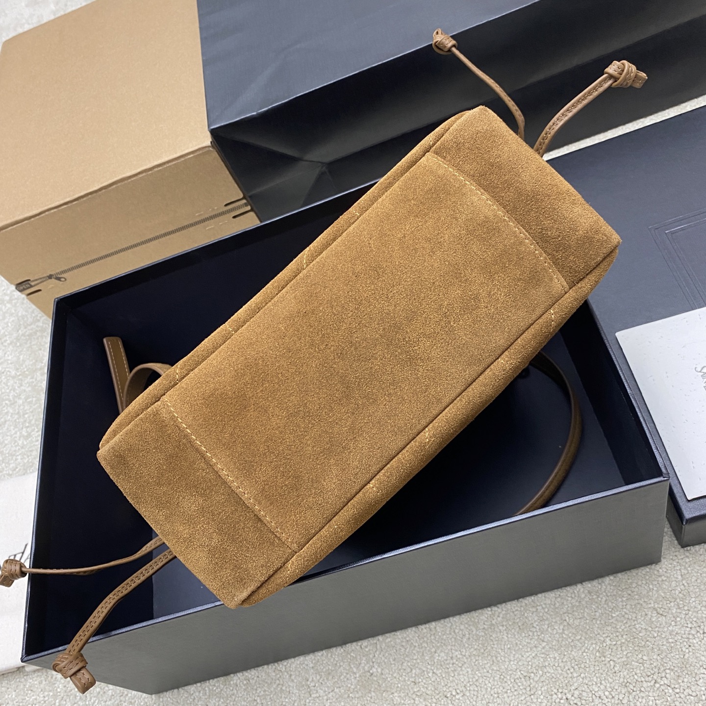 생로랑(YSL) 제이미 4.3 브라운 스웨이드 미니 토트백 숄더백 가방