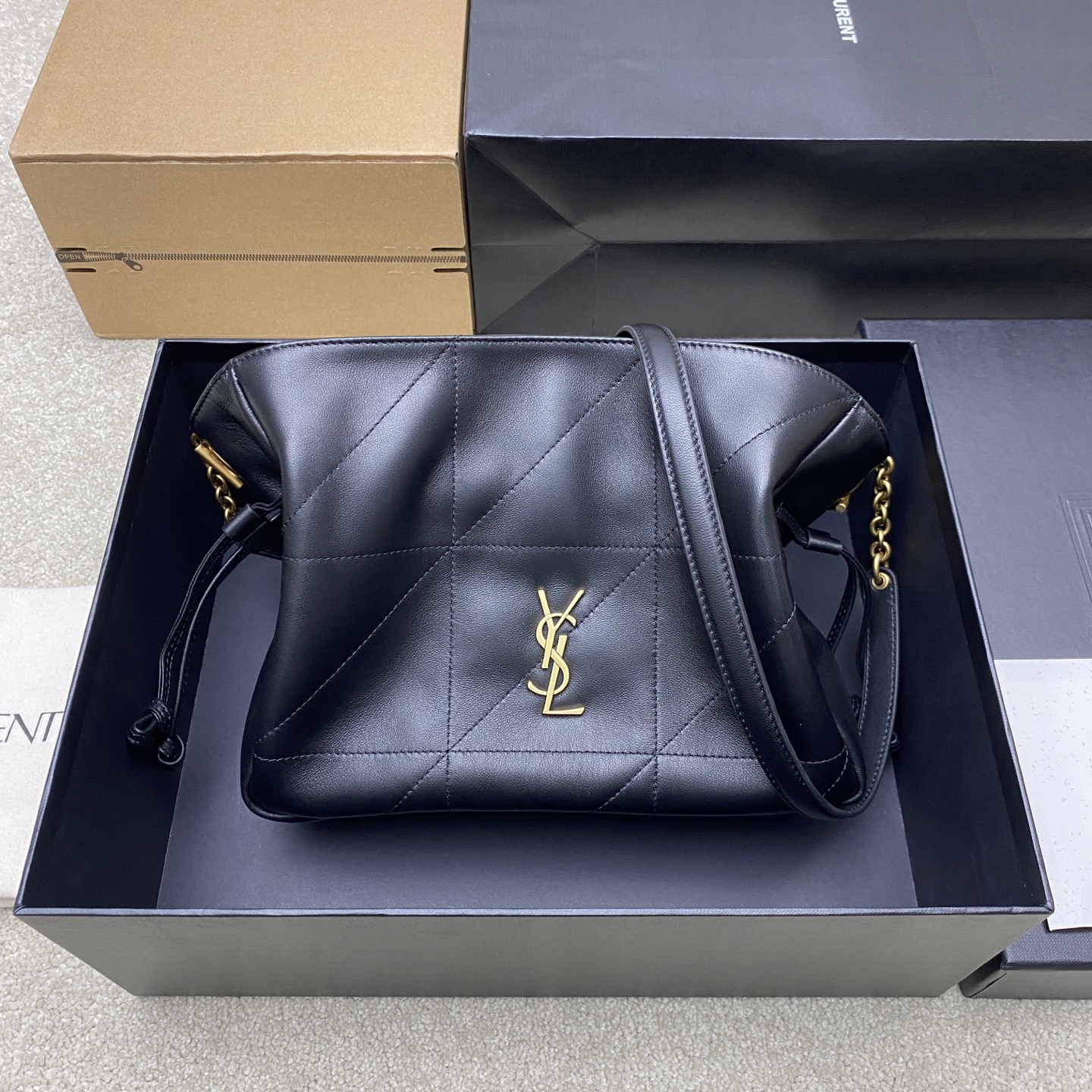 생로랑(YSL) 제이미 4.3 블랙 램스킨 미니 토트백 숄더백 가방