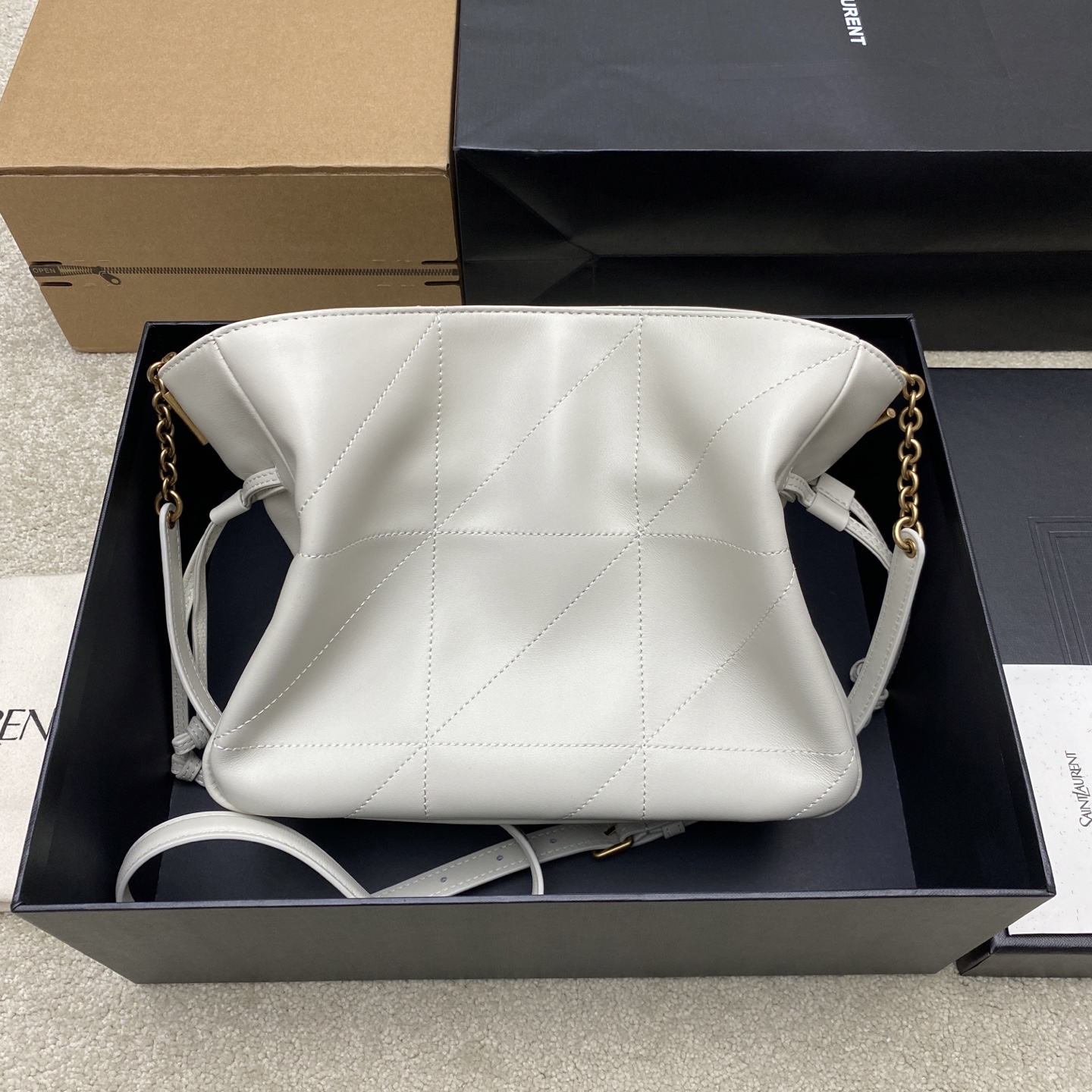 생로랑(YSL) 제이미 4.3 밀크 화이트 램스킨 미니 토트백 숄더백 가방