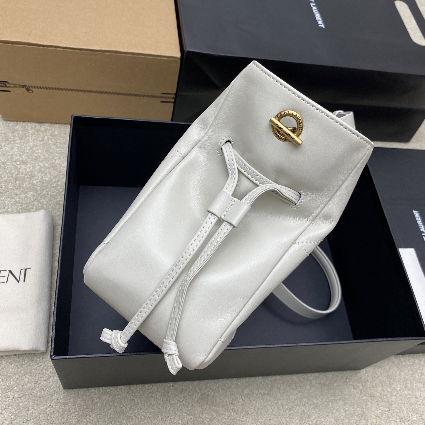 생로랑(YSL) 제이미 4.3 밀크 화이트 램스킨 미니 토트백 숄더백 가방