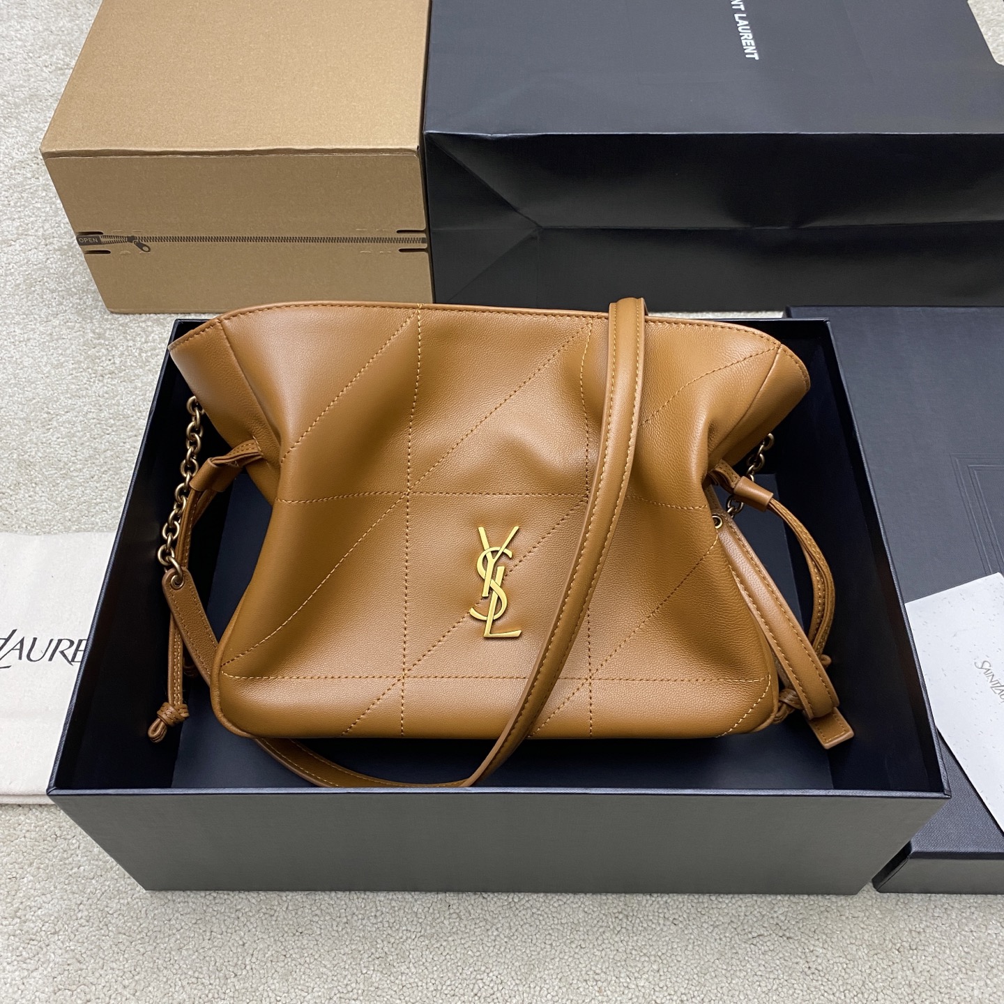 생로랑(YSL) 제이미 4.3 브라운 램스킨 미니 토트백 숄더백 가방