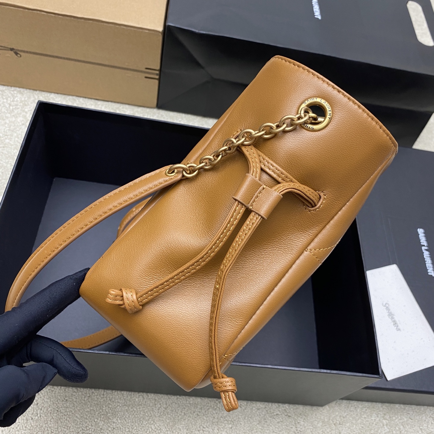 생로랑(YSL) 제이미 4.3 브라운 램스킨 미니 토트백 숄더백 가방