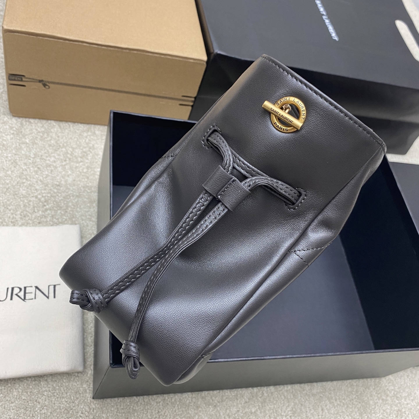 생로랑(YSL) 제이미 4.3 시티 그레이 램스킨 미니 토트백 숄더백 가방