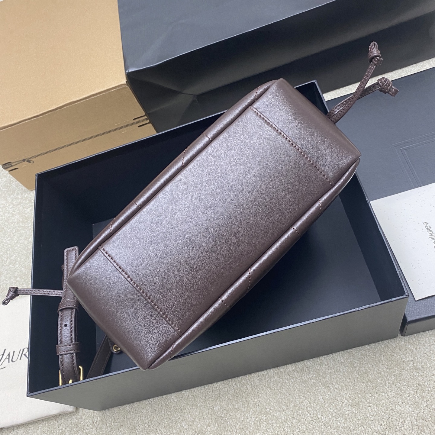 생로랑(YSL) 제이미 4.3 커피 램스킨 미니 토트백 숄더백 가방