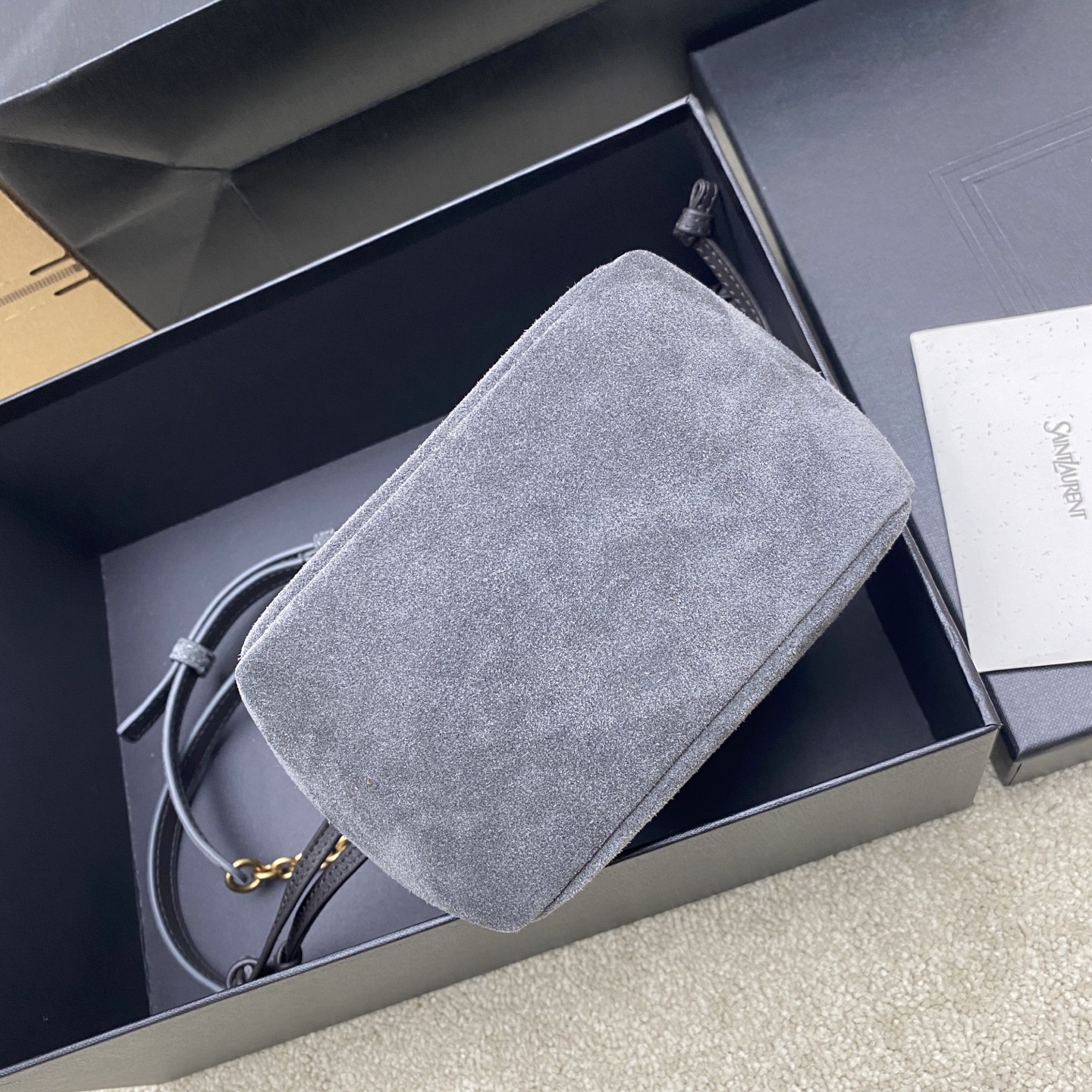 생로랑(YSL) 제이미 4.3 시티 그레이 스웨이드 미니(복주머니) 숄더백 가방