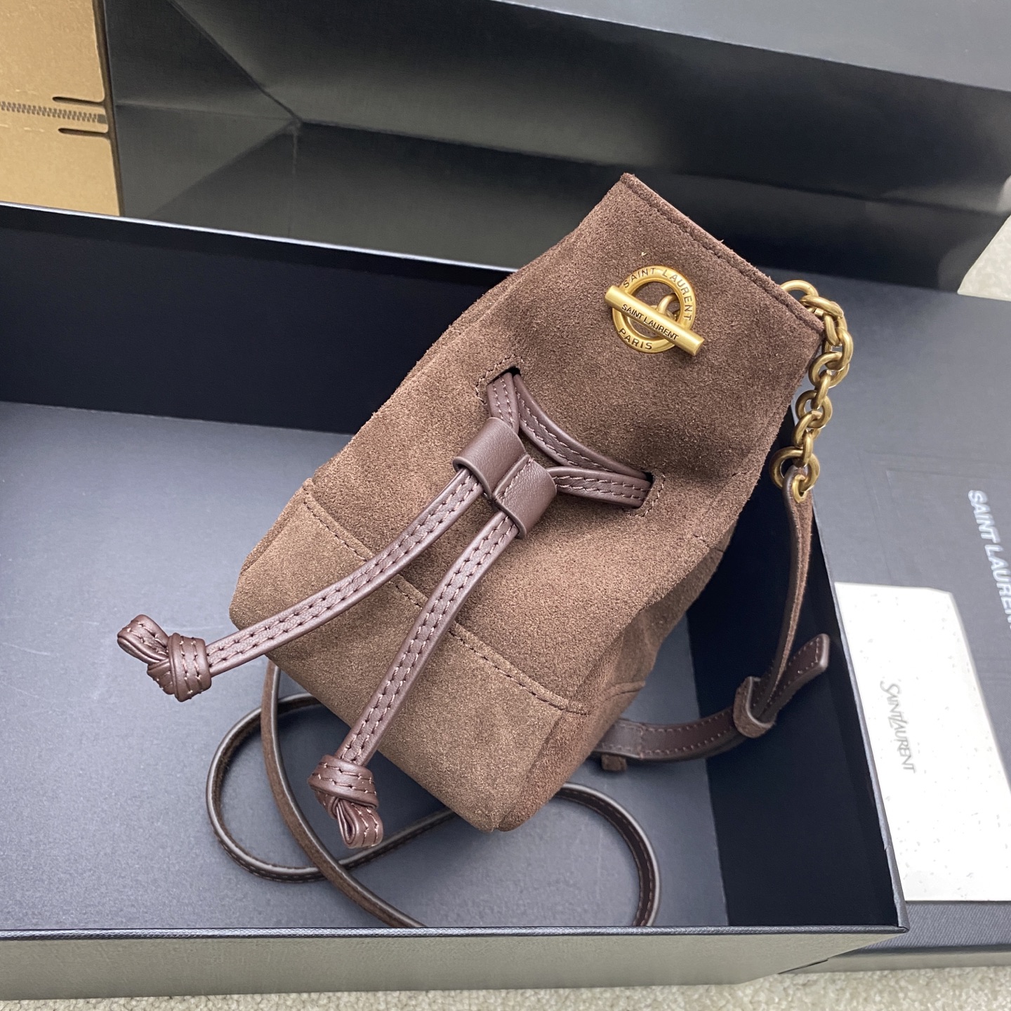 생로랑(YSL) 제이미 4.3 커피 브라운 스웨이드 미니(복주머니) 숄더백 가방