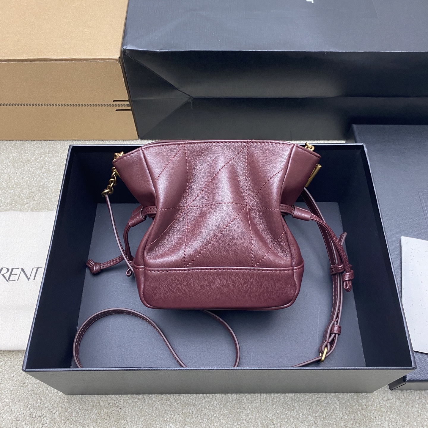 생로랑(YSL) 제이미 4.3 버건디 램스킨 미니(복주머니) 숄더백 가방