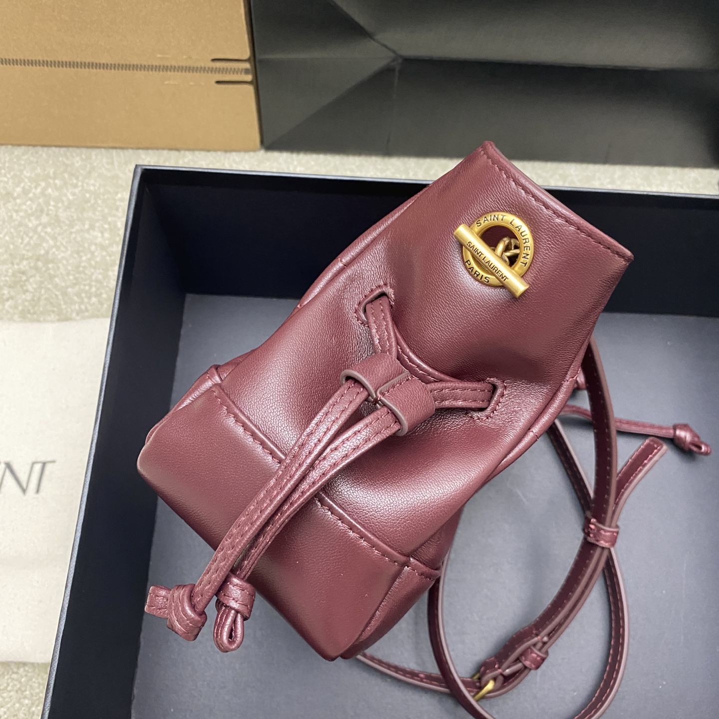 생로랑(YSL) 제이미 4.3 버건디 램스킨 미니(복주머니) 숄더백 가방