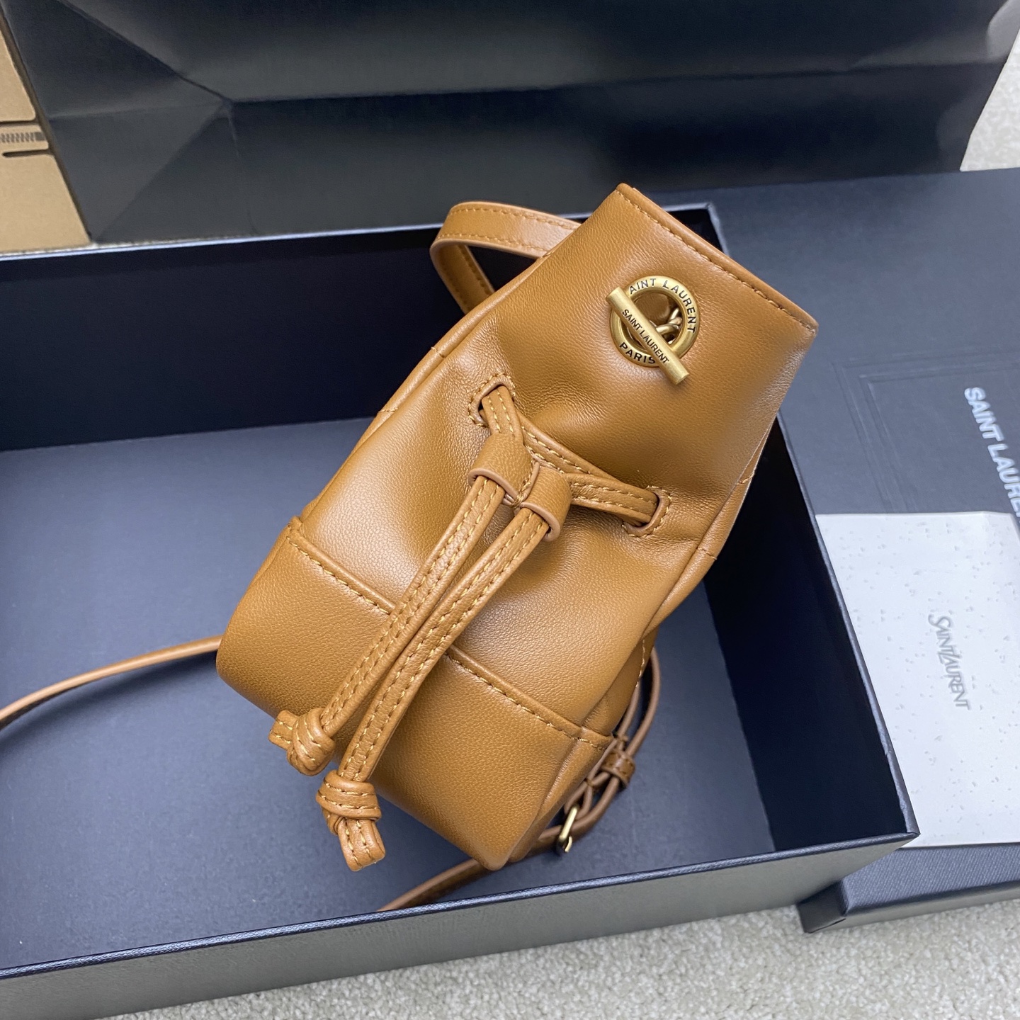 생로랑(YSL) 제이미 4.3 브라운 램스킨 미니(복주머니) 숄더백 가방