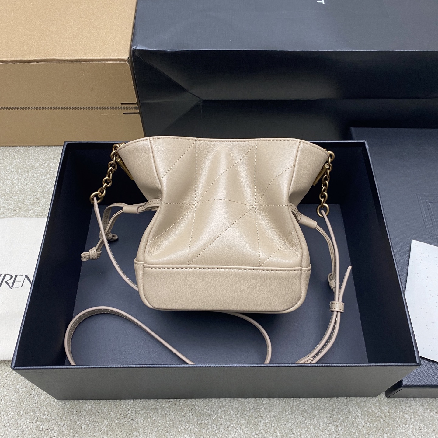 생로랑(YSL) 제이미 4.3 아몬드(살구) 램스킨 미니(복주머니) 숄더백 가방