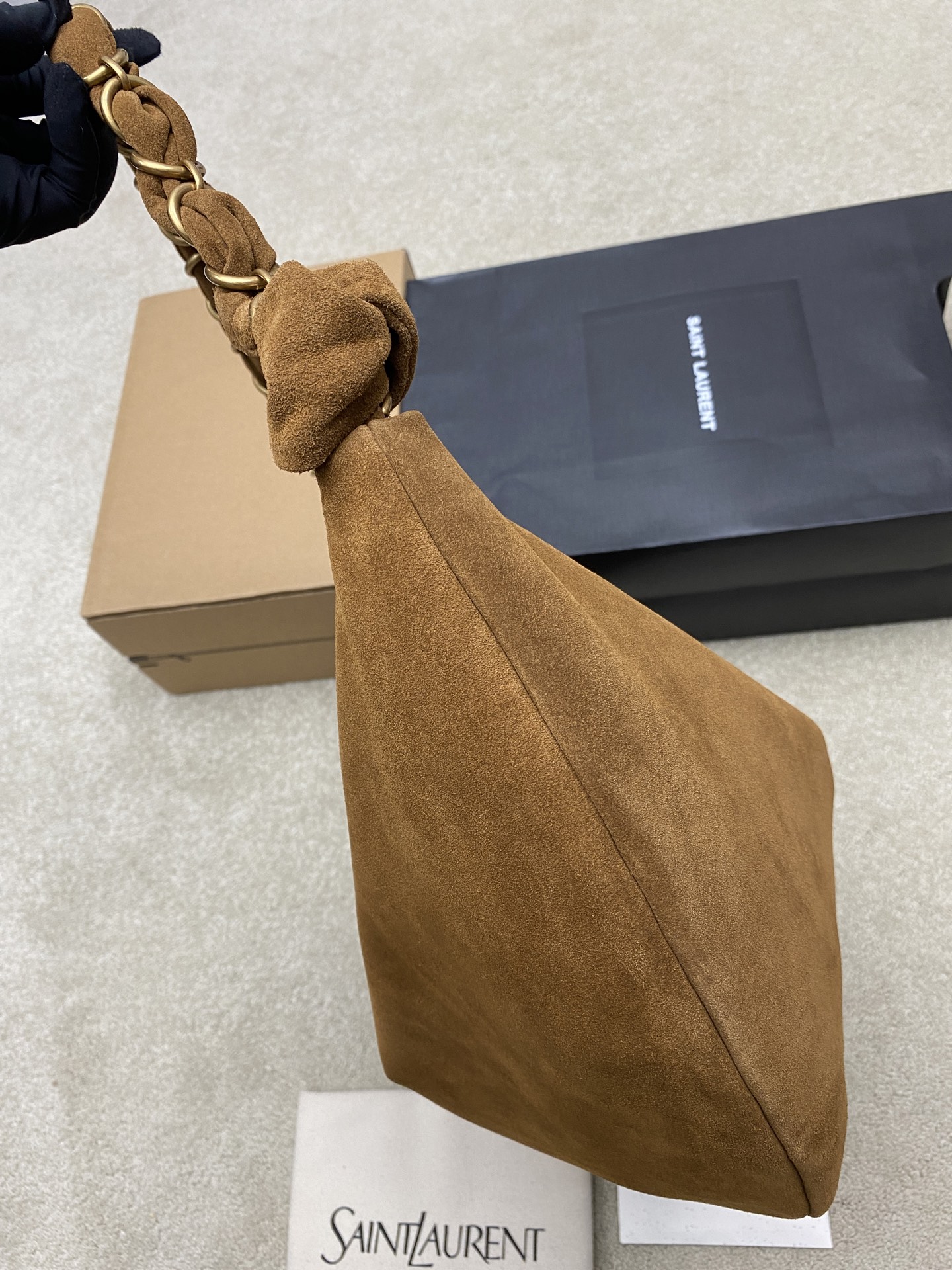 생로랑(YSL) 아말리아(Amalia) 카라멜 브라운 스웨이드 호보백 가방 라지