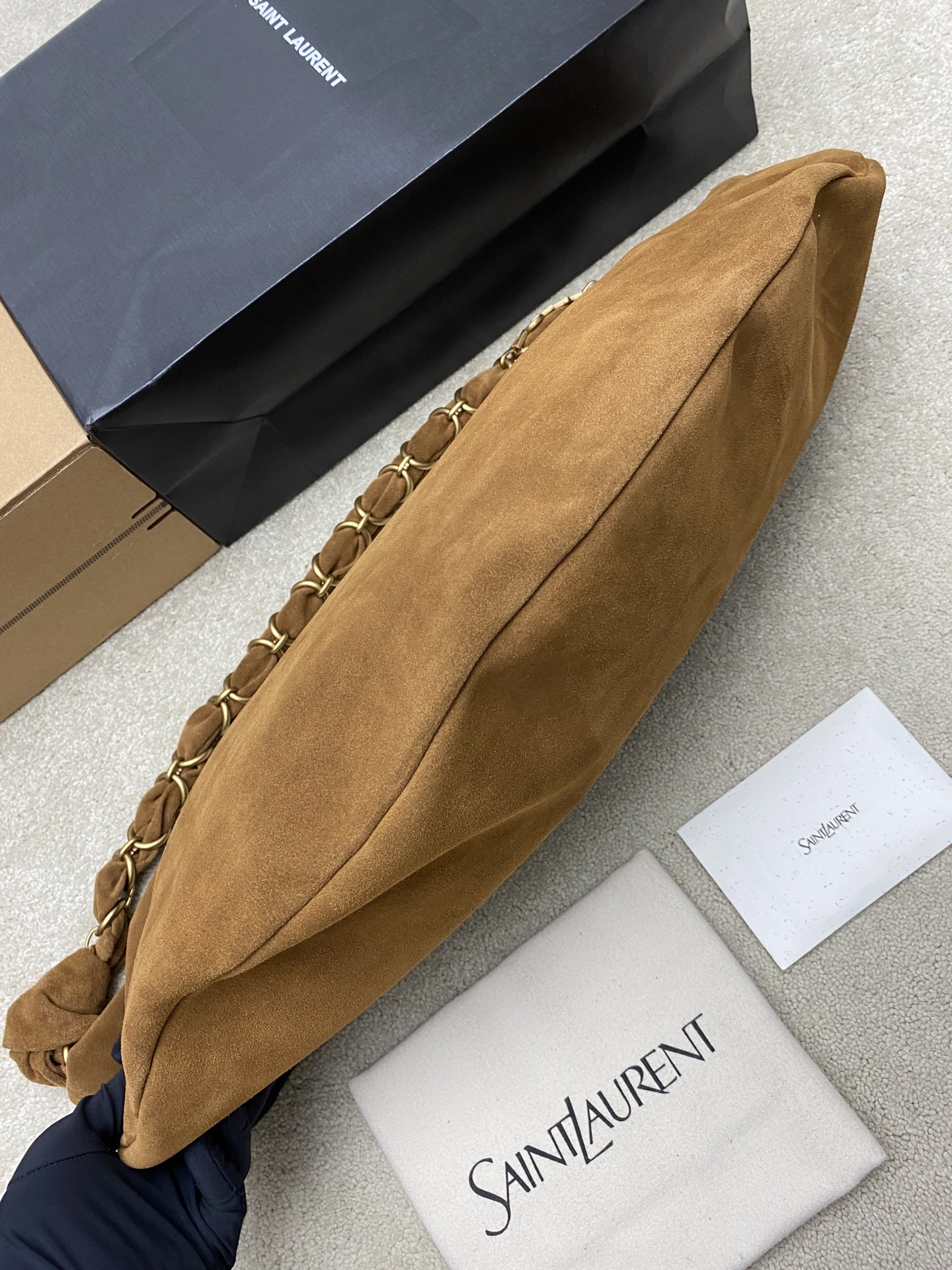생로랑(YSL) 아말리아(Amalia) 카라멜 브라운 스웨이드 호보백 가방 라지