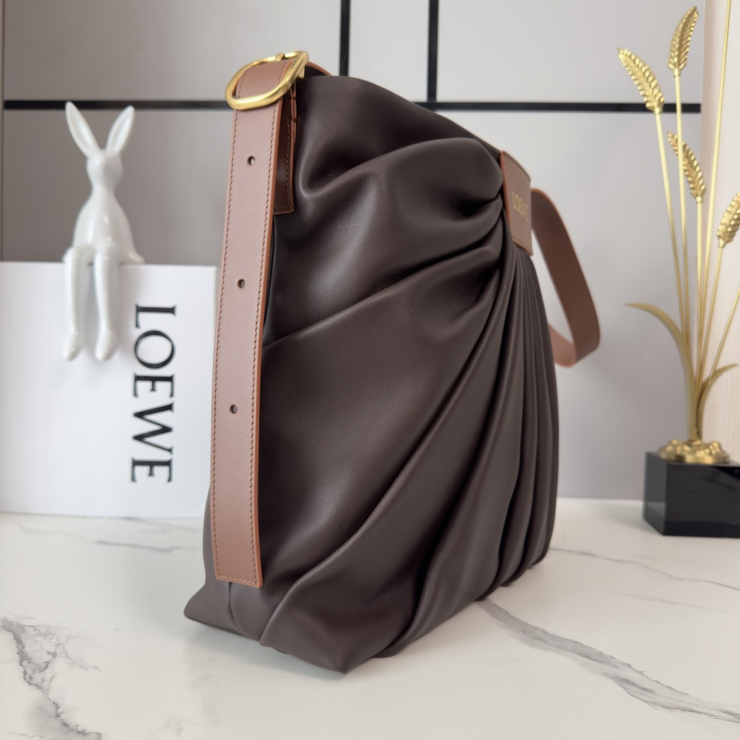 로에베(LOEWE) 드레이프(Draped) 나파 램스킨 숄더백 가방