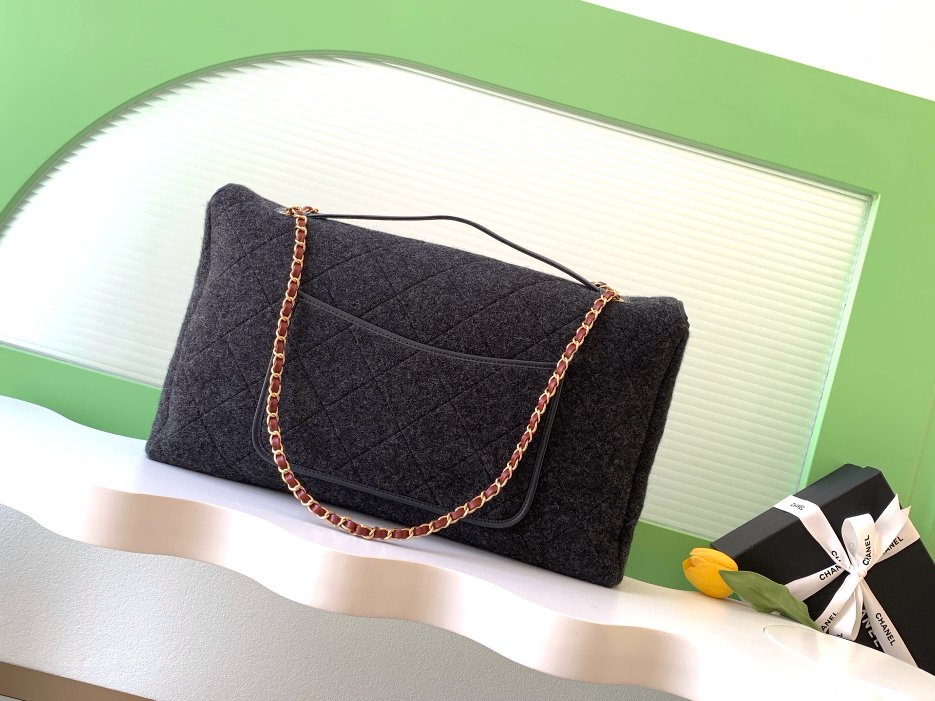 샤넬(Chanel) 25K 블랙 트위드 & 펠트 대형 맥시백 가방