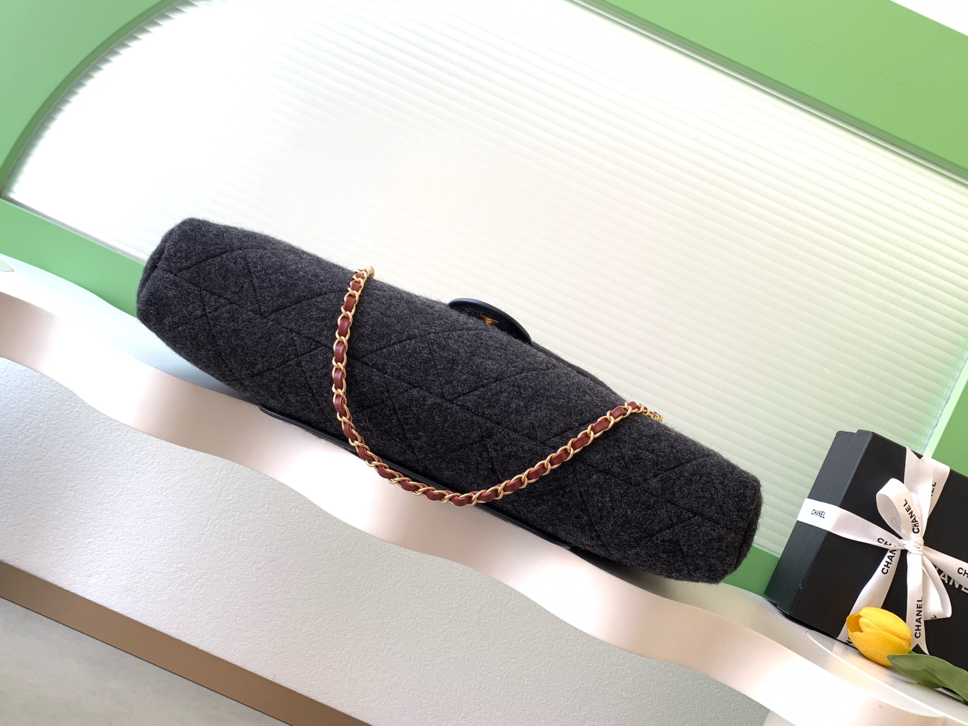 샤넬(Chanel) 25K 블랙 트위드 & 펠트 대형 맥시백 가방