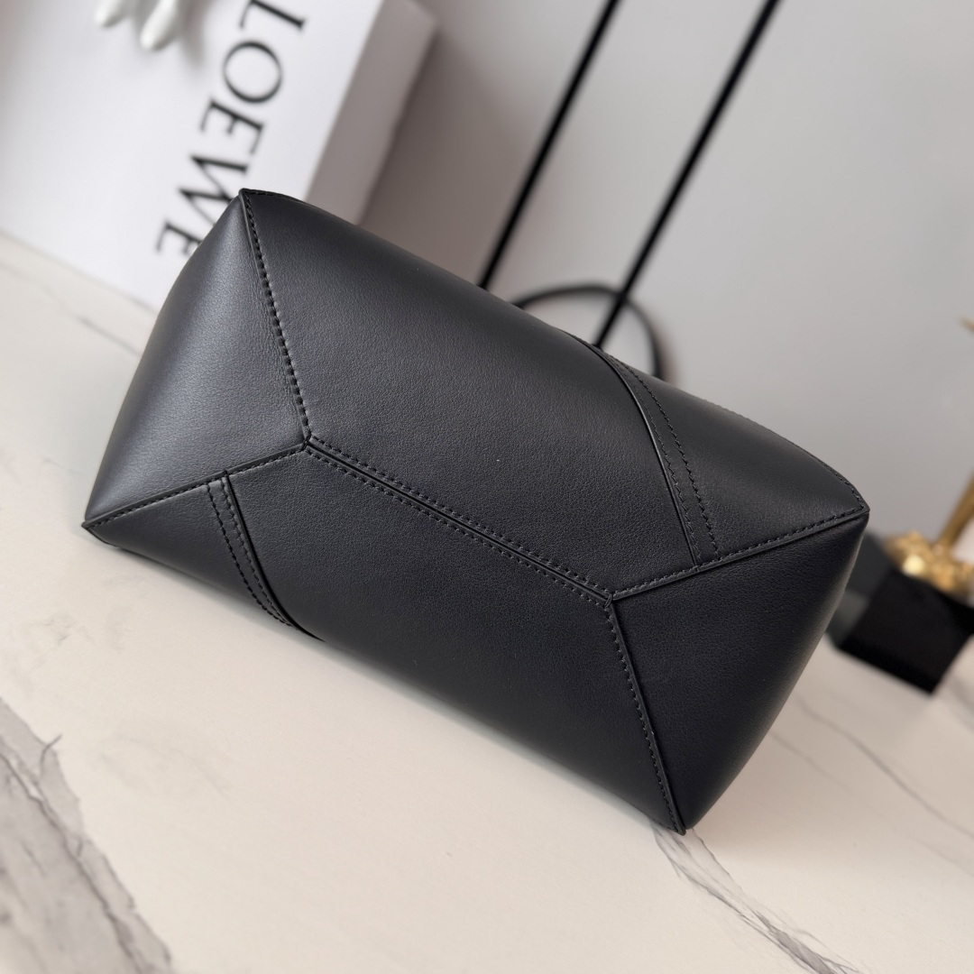 로에베(LOEWE) 퍼즐 폴드 토트(Puzzle Fold Tote) - 샤이니 카프스킨 가방