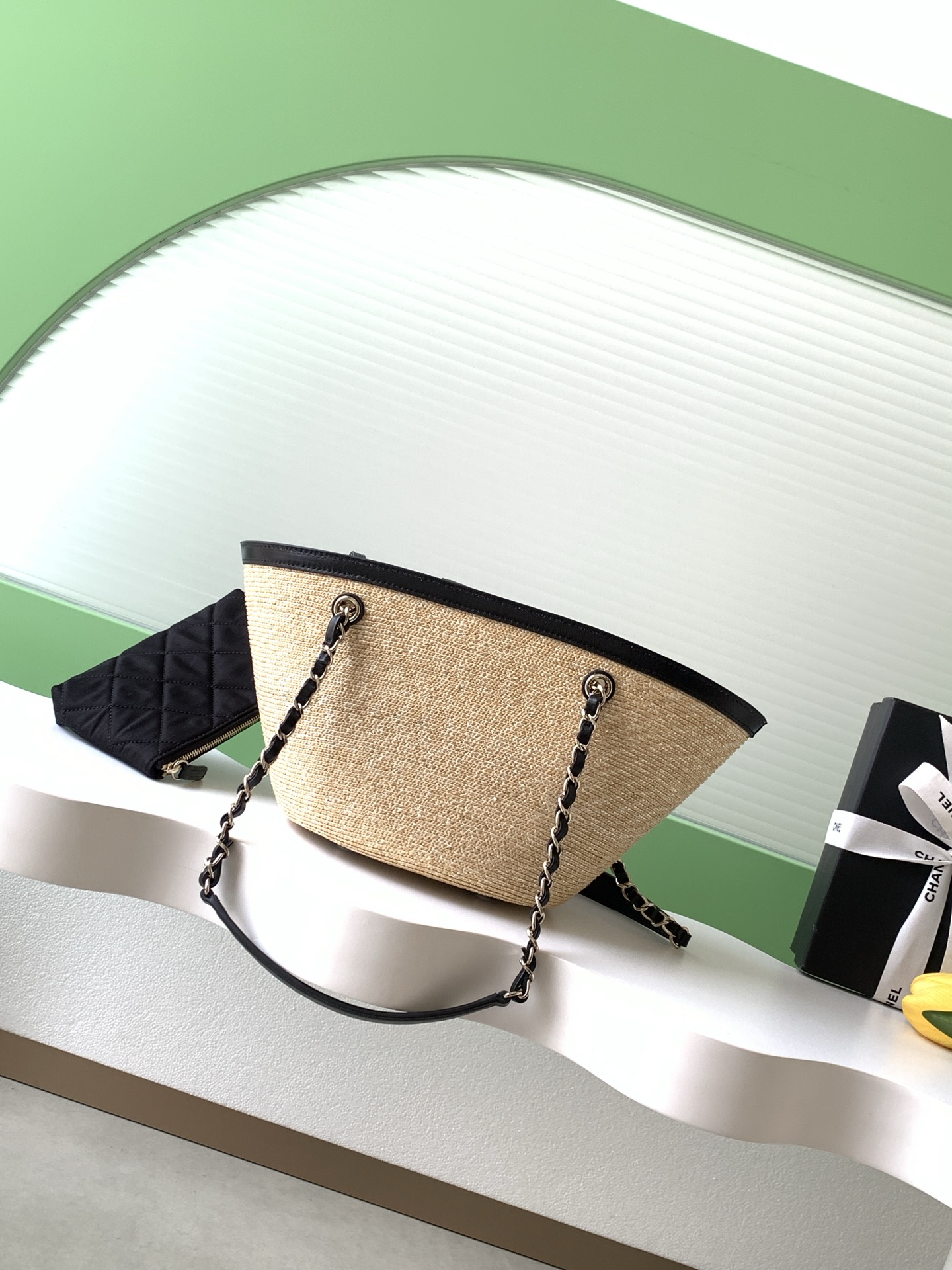 샤넬(Chanel) 26C 라피아 & 블랙 가죽 바스켓 백 - 가방 스몰