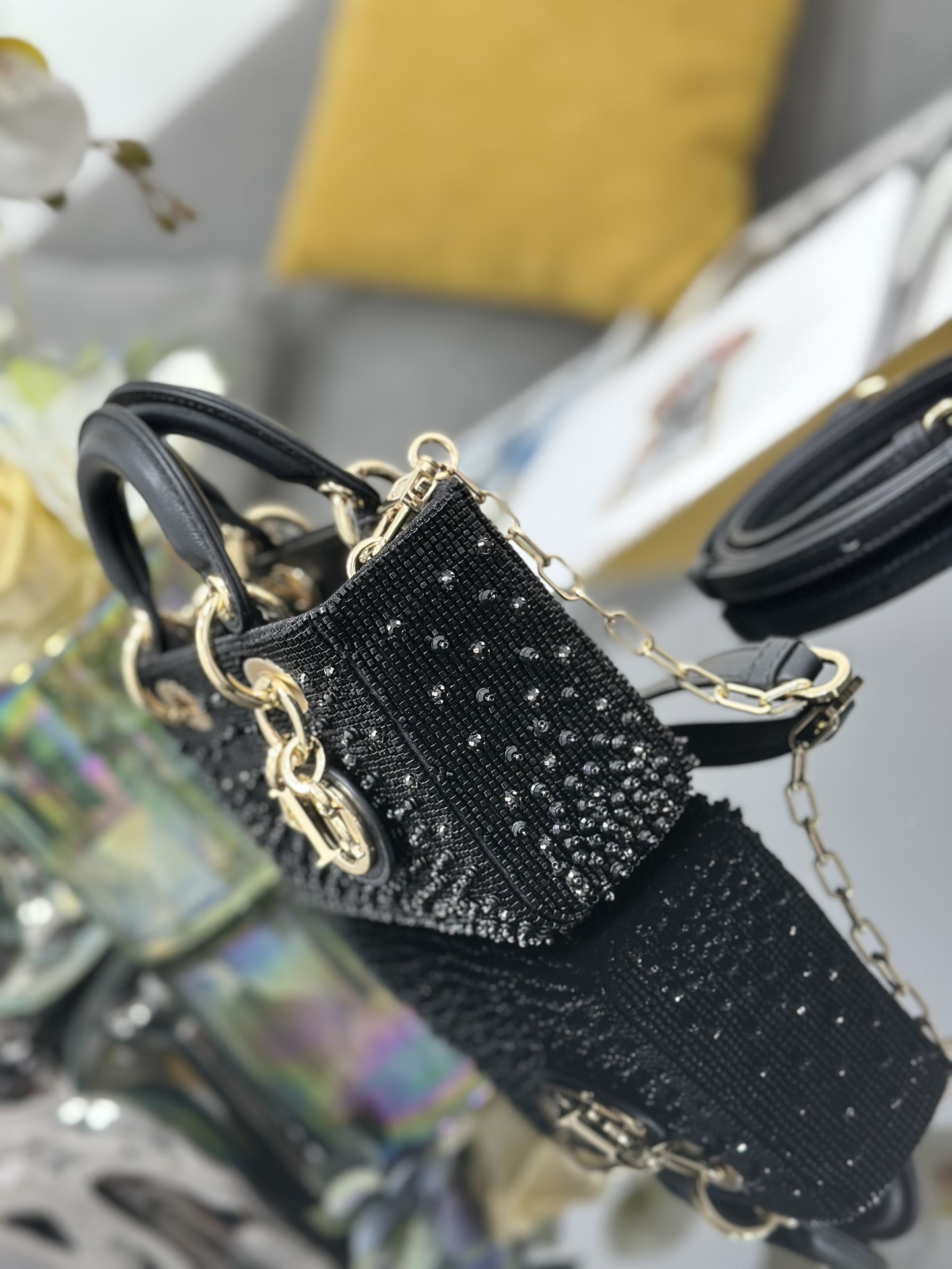 디올(Dior) 레이디 디조이(Lady D-Joy) 마이크로 - 블랙 비즈 자수 가방