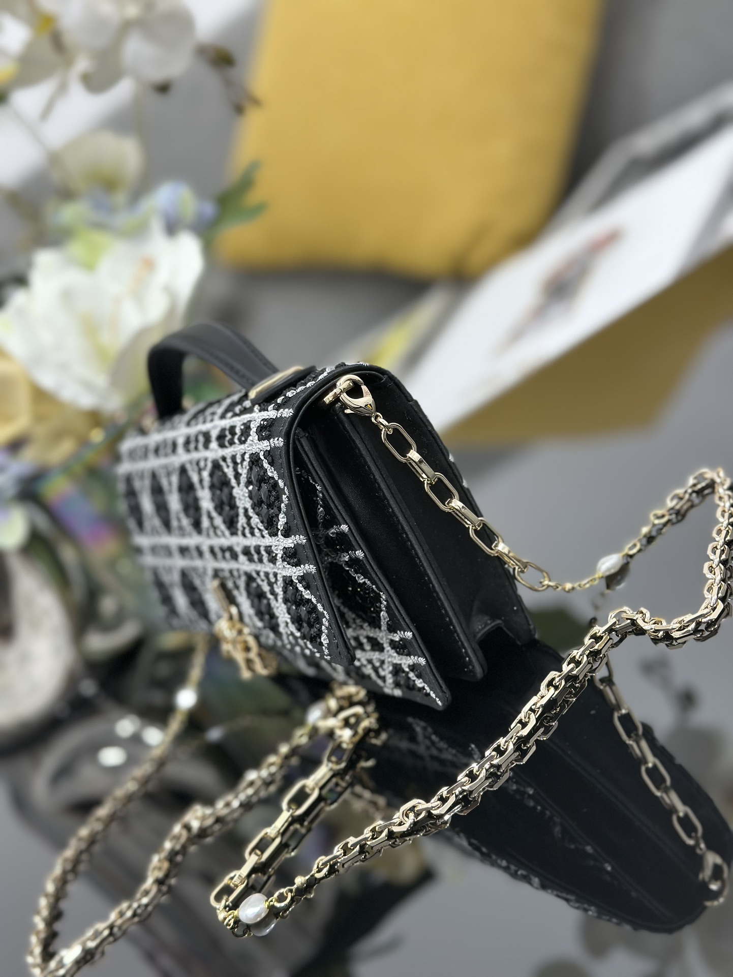 디올(Dior) 미스 디올(Miss Dior) 크리스탈 자수 체인백 - 블랙 가방