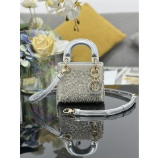 디올(Dior) 레이디 디올(Lady Dior) 마이크로 - 그라데이션 비즈 자수 가방