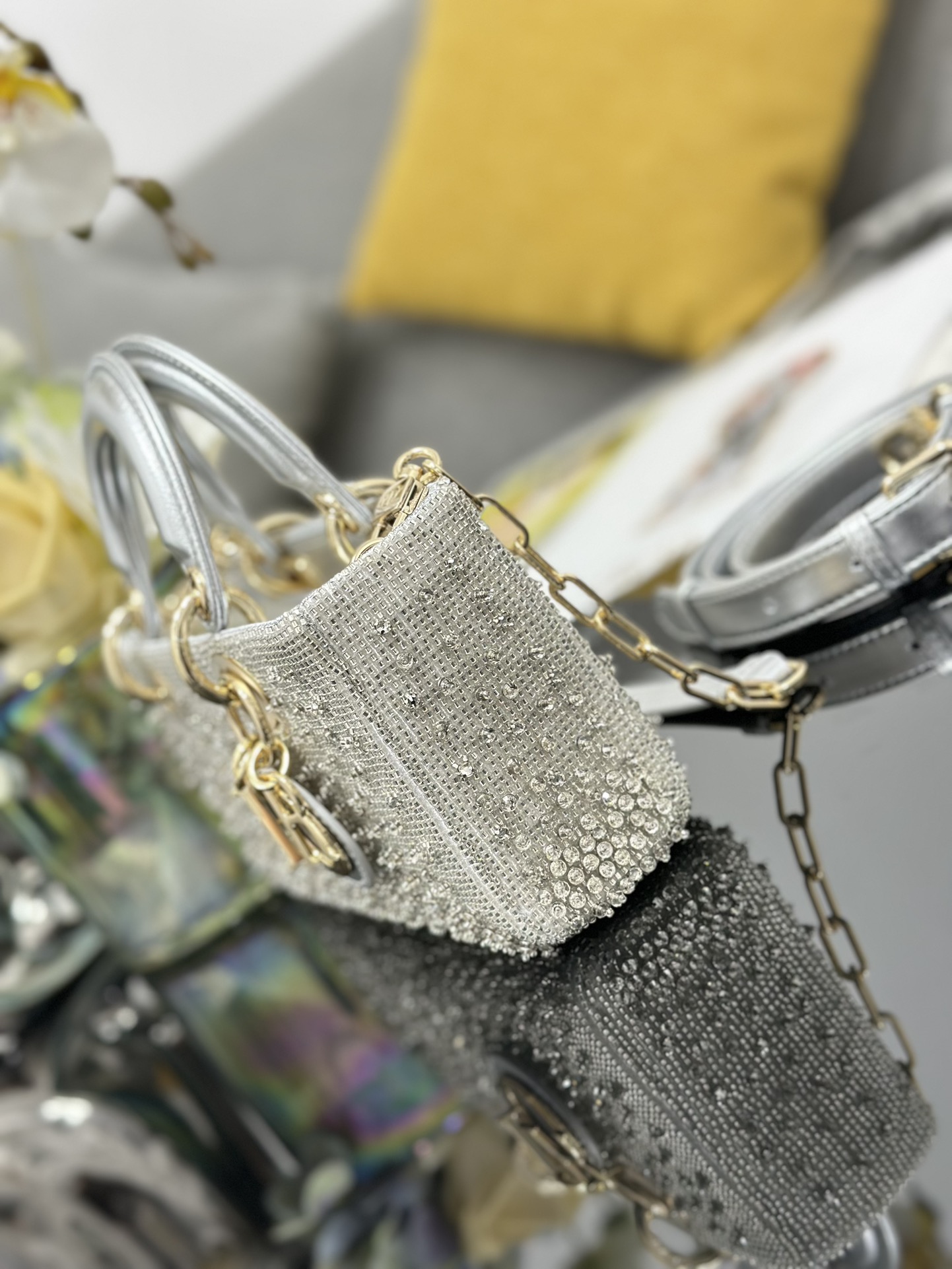 디올(Dior) 레이디 디조이(Lady D-Joy) 스몰 - 비즈 자수 토트백 숄더백 가방