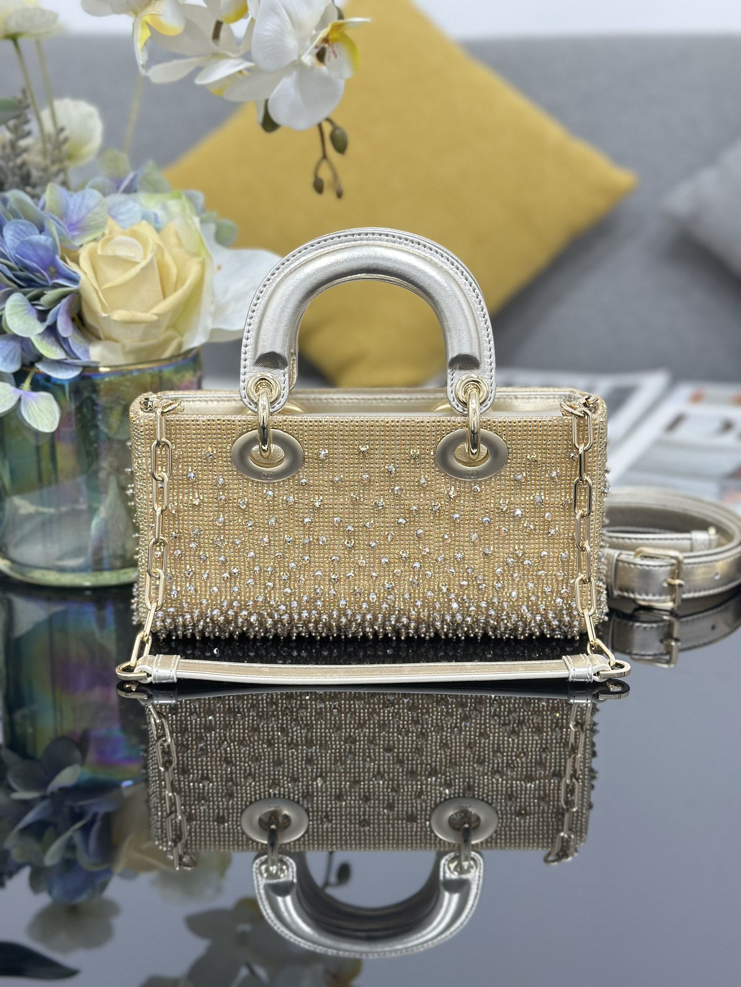 디올(Dior) 레이디 디조이(Lady D-Joy) 스몰 - 비즈 자수 토트백 숄더백 가방