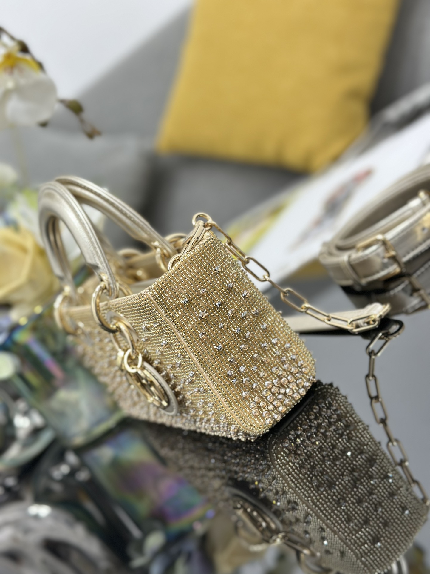 디올(Dior) 레이디 디조이(Lady D-Joy) 스몰 - 비즈 자수 토트백 숄더백 가방