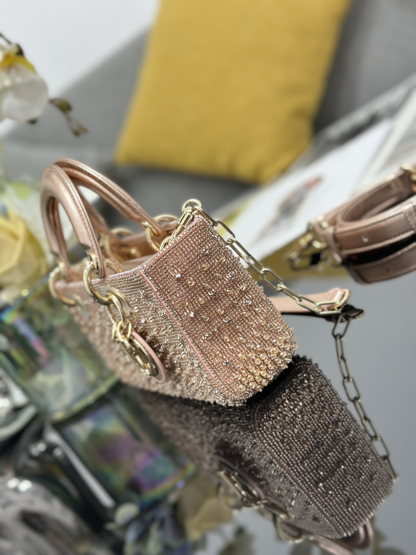 디올(Dior) 레이디 디조이(Lady D-Joy) 스몰 - 비즈 자수 토트백 숄더백 가방