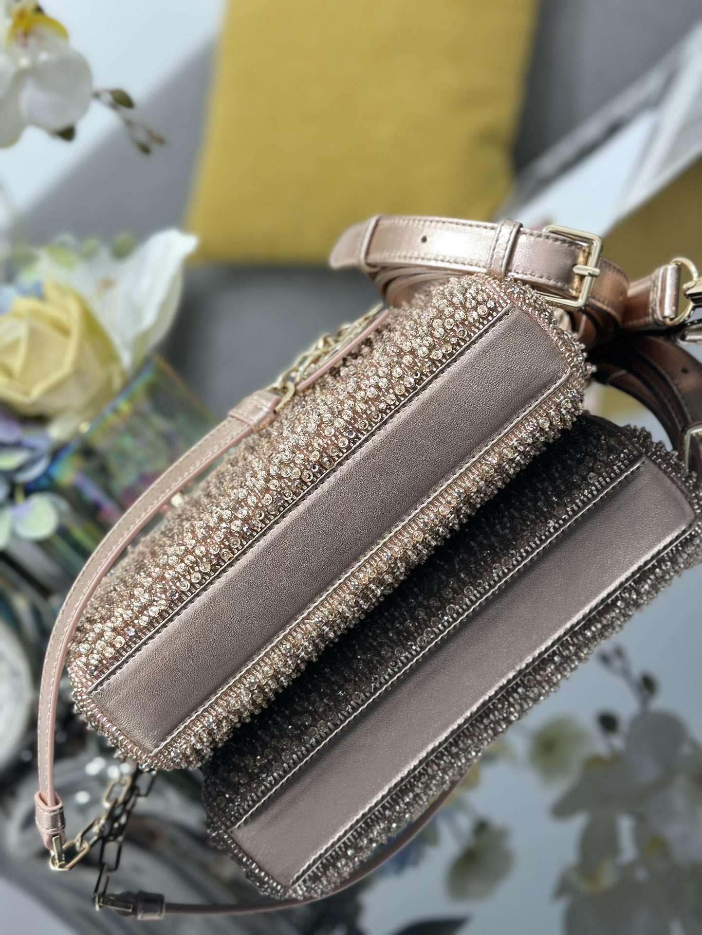 디올(Dior) 레이디 디조이(Lady D-Joy) 스몰 - 비즈 자수 토트백 숄더백 가방