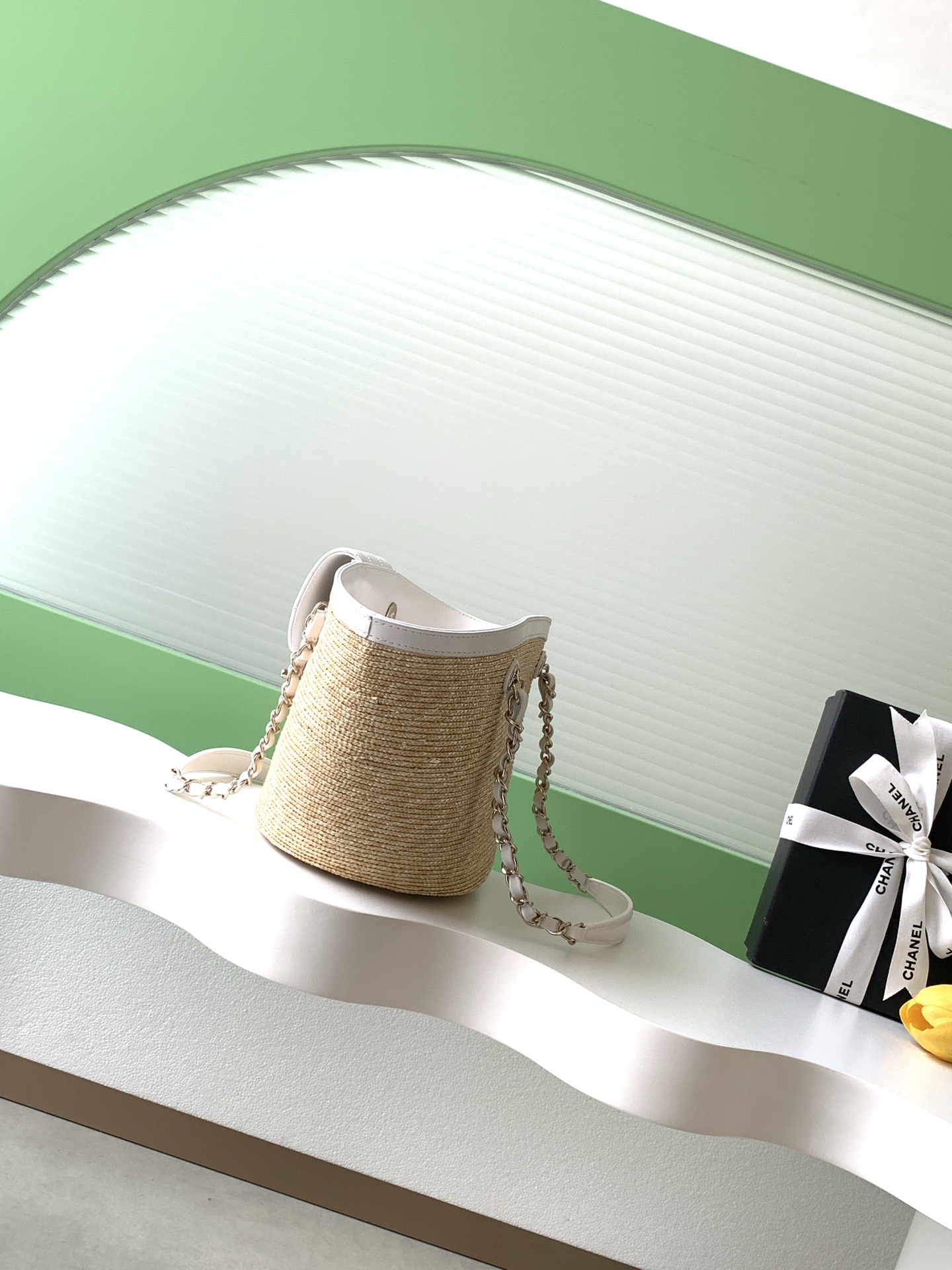 샤넬(Chanel) 26C 라피아 & 화이트 가죽 바스켓 백 토트백 숄더백 가방 스몰